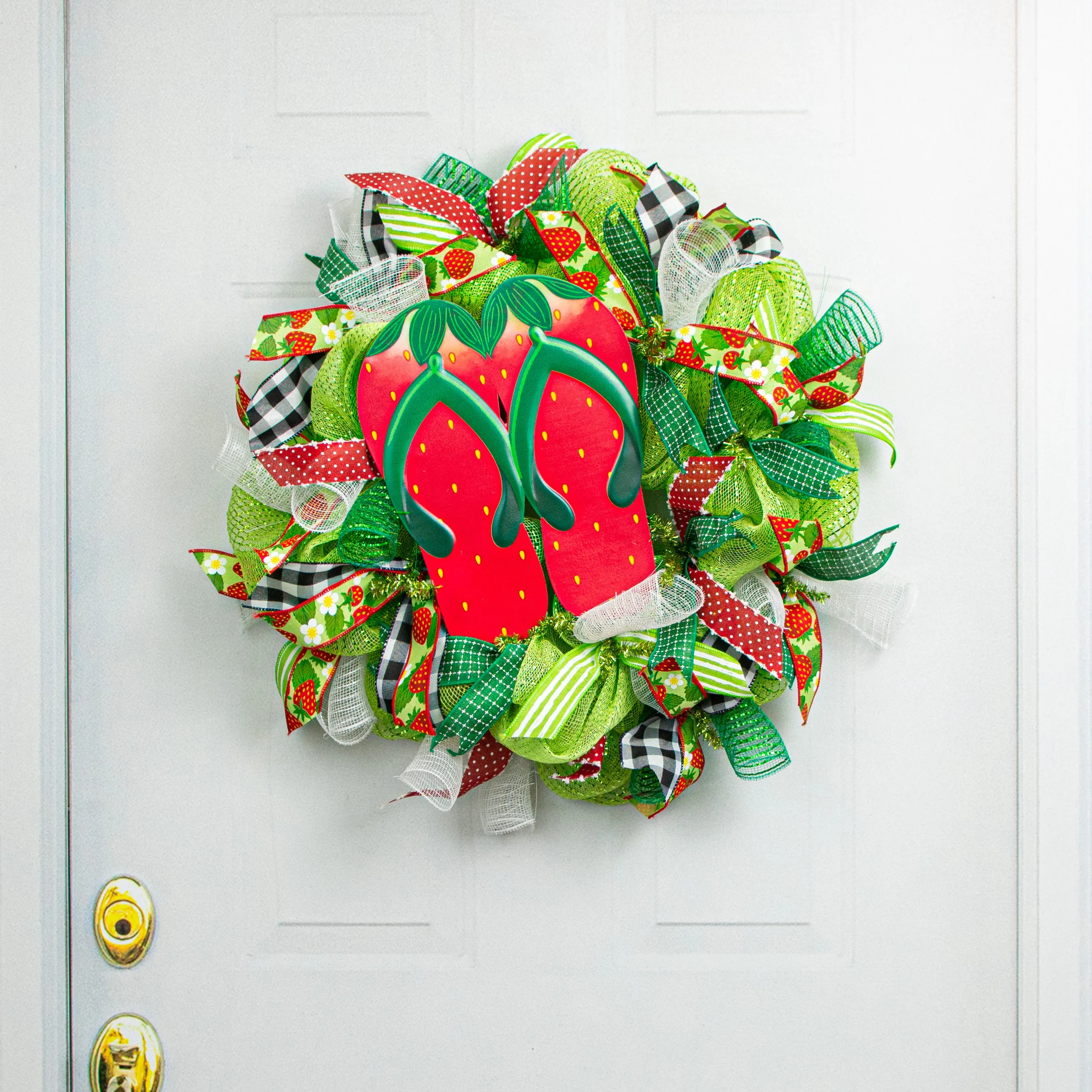12" Embossed Metal Hanger: Strawberry Flip Flops