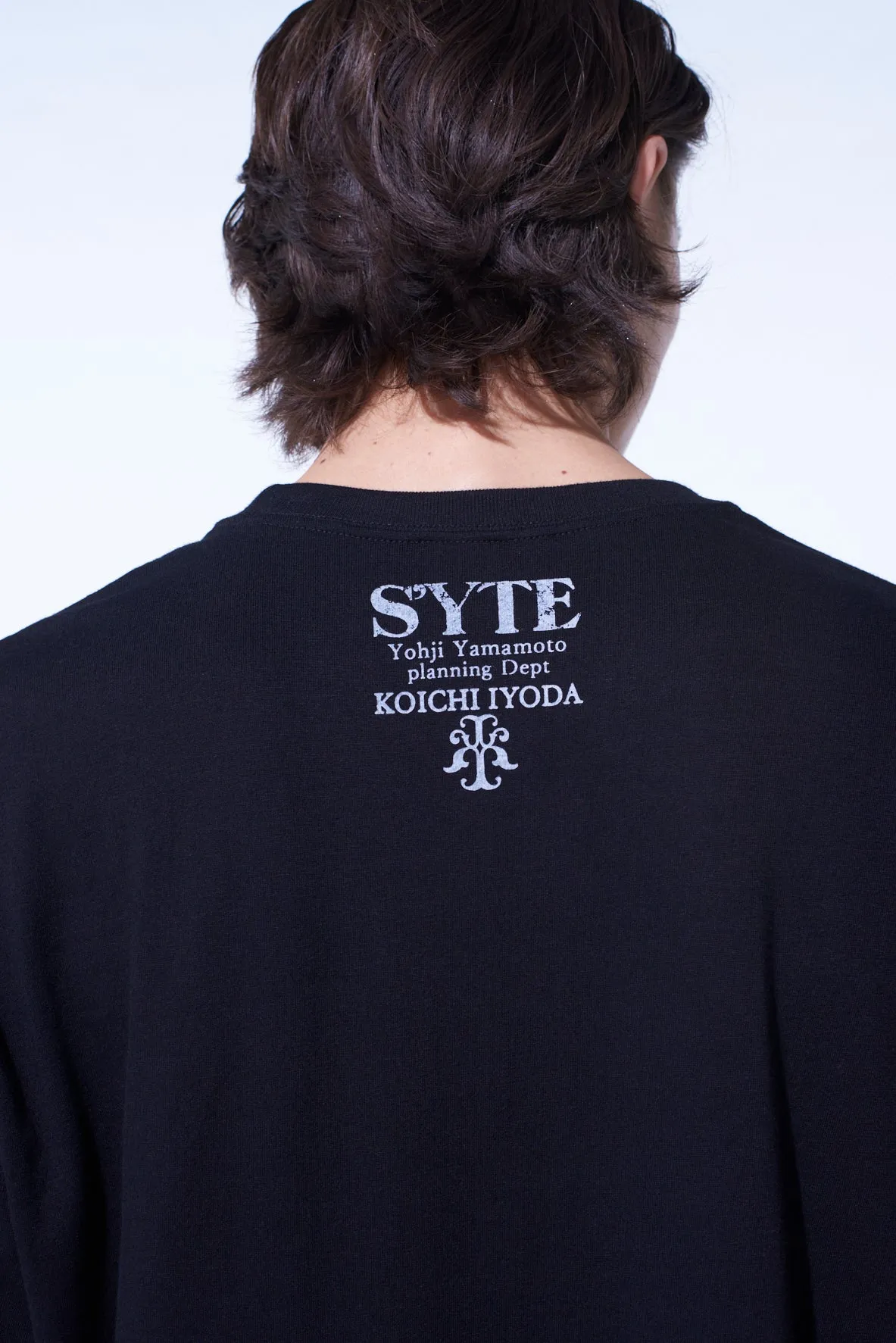 S'YTE x KOICHI IYODA ARTWORK PRINTED T-SHIRT -Xerxes-